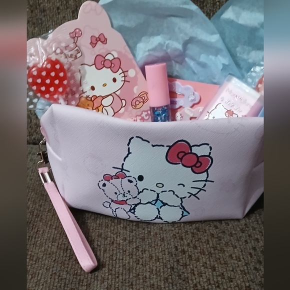 Hello Kitty - Picture 1 of 2